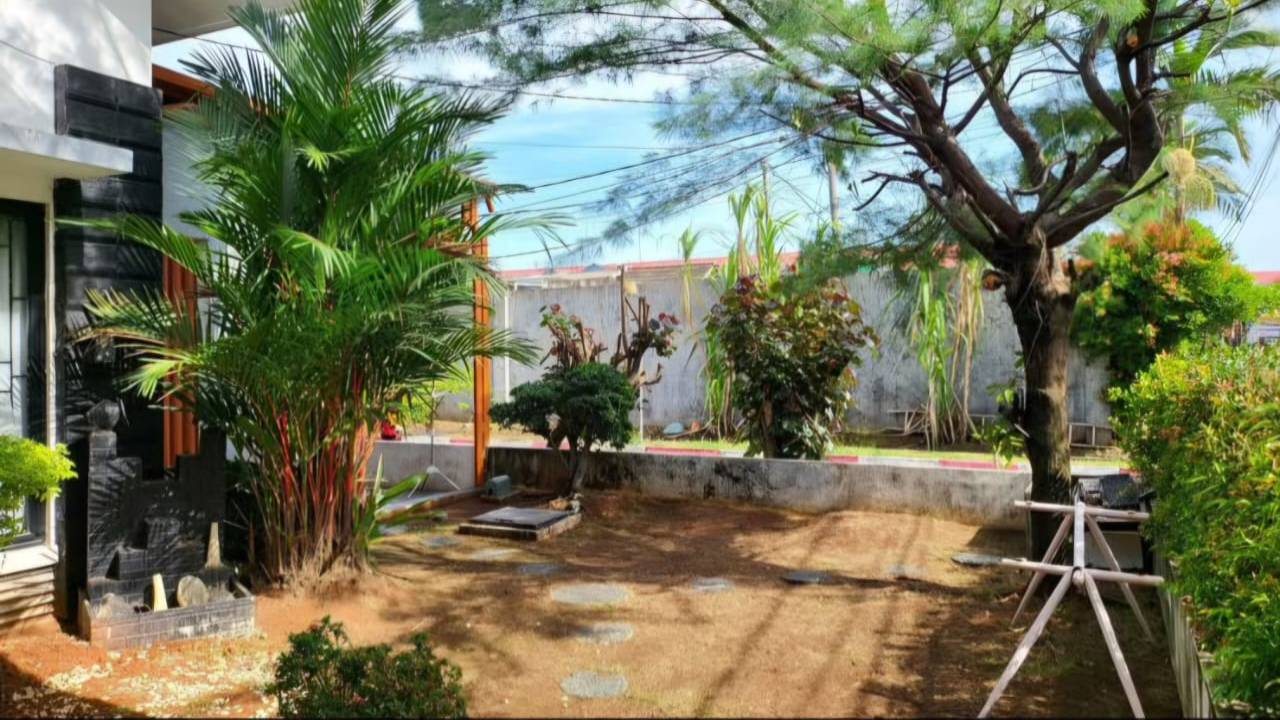 RUMAH HOOK DI HARAPAN INDAH KOTA BEKASI