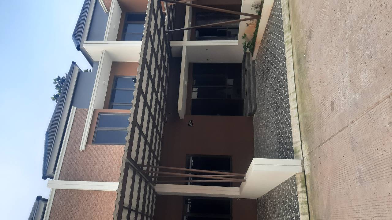 Rumah siap huni Nempel Kota Wisata Cibubur